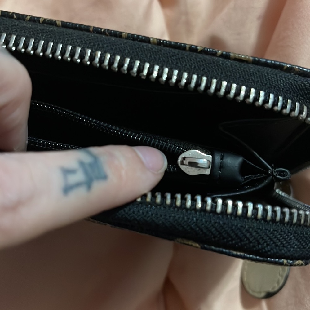 Guess wallet - Picture 3 of 5
